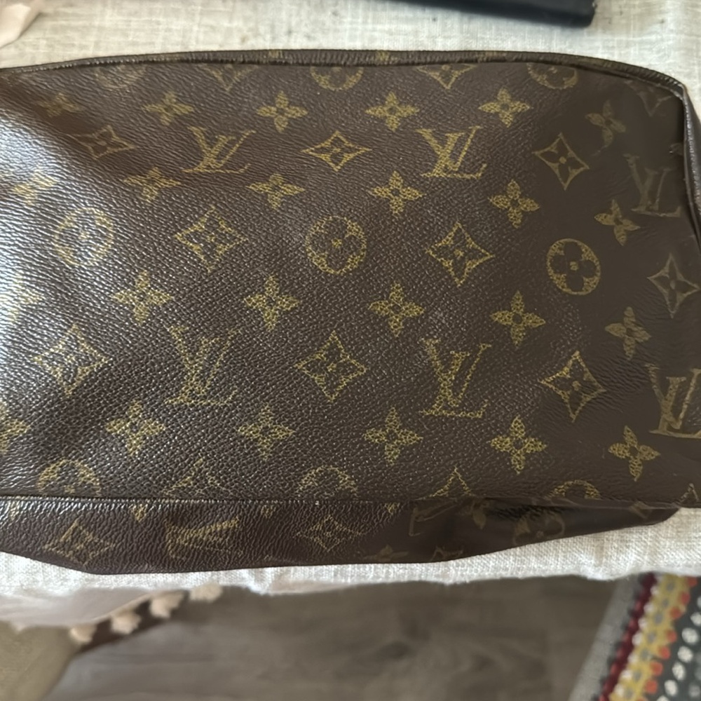 ‼️Louis Vuitton  Big Cosmetic Pouch!A STEAL‼️
